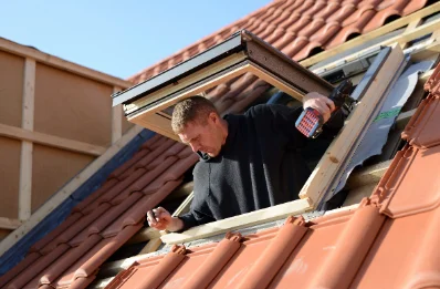 Pose de fenêtres de toit Velux à Combreux